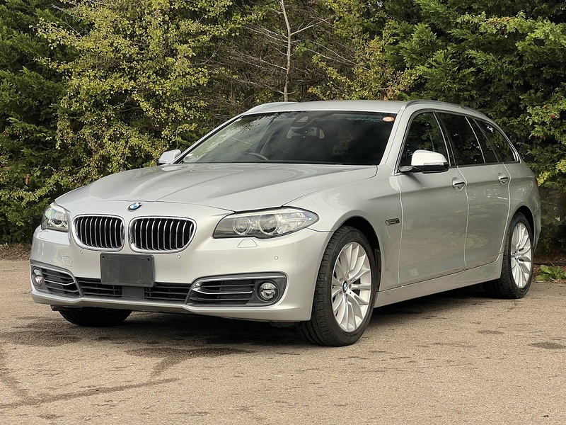 BMW 5 Series 520I Touring Luxury - U12706
