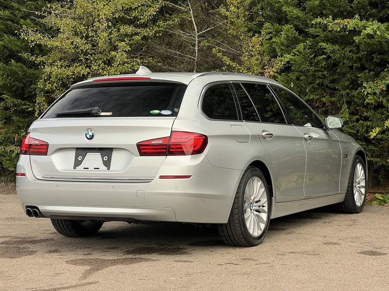 BMW 5 Series 520I Touring Luxury - U12706