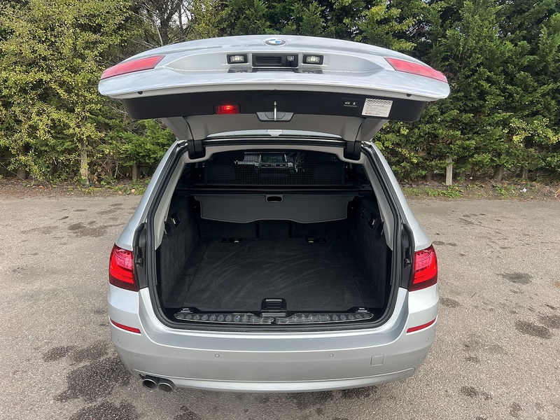BMW 5 Series 520I Touring Luxury - U12706