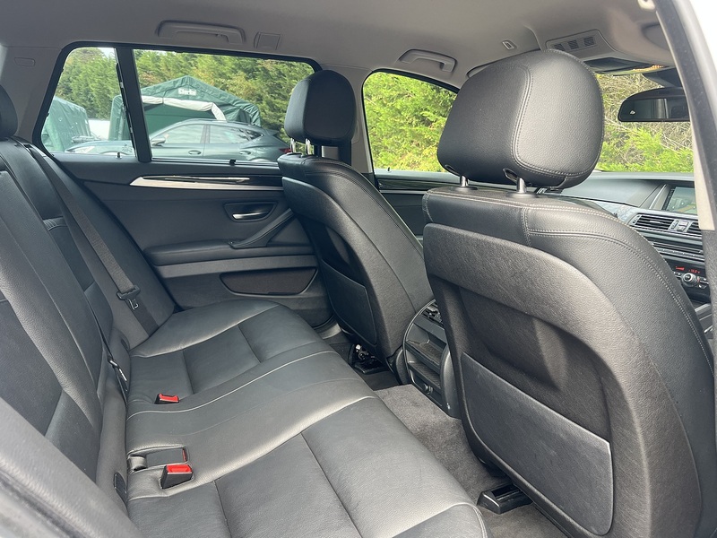 BMW 5 Series 520I Touring Luxury - U12706