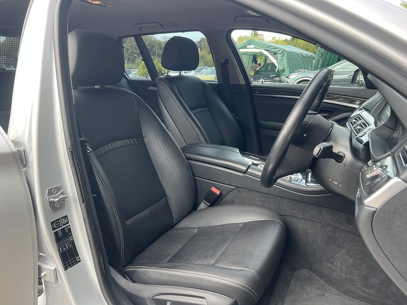 BMW 5 Series 520I Touring Luxury - U12706