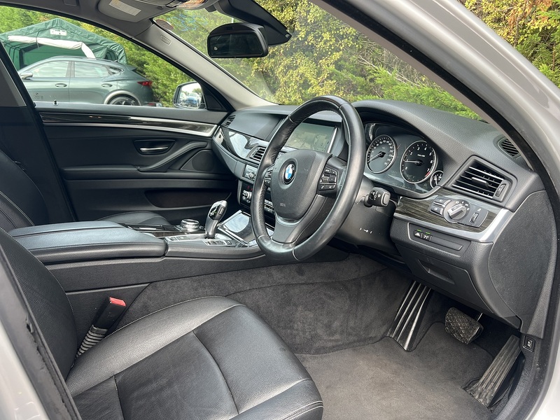 BMW 5 Series 520I Touring Luxury - U12706