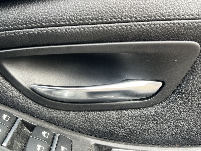 BMW 5 Series 520I Touring Luxury - U12706