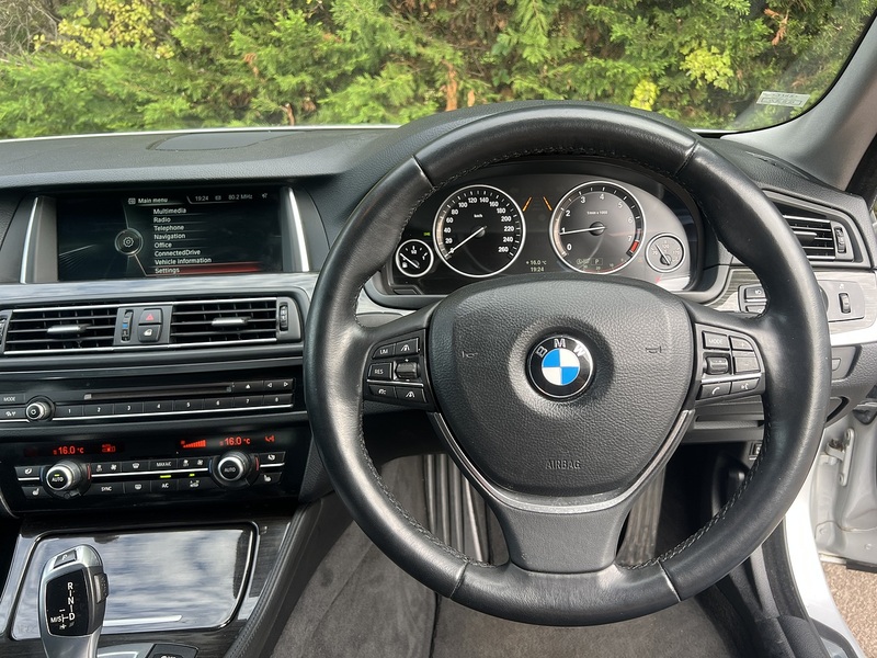 BMW 5 Series 520I Touring Luxury - U12706