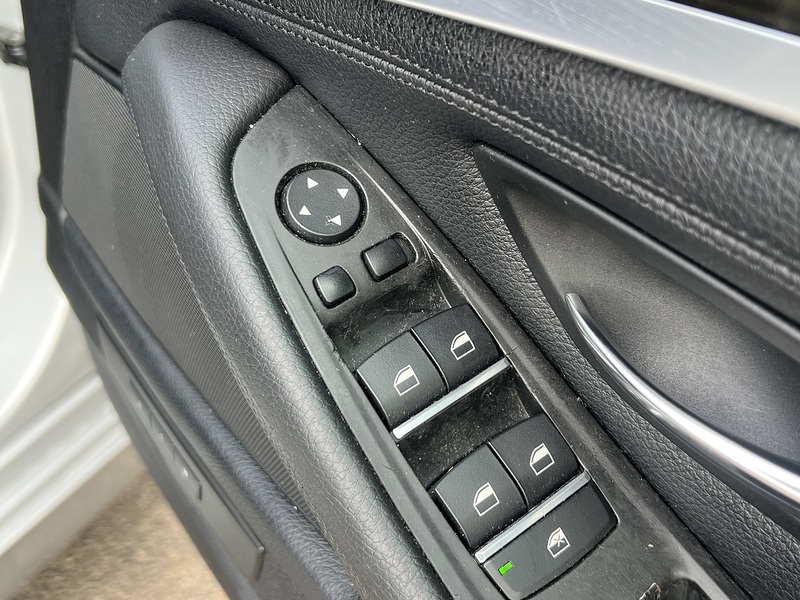 BMW 5 Series 520I Touring Luxury - U12706