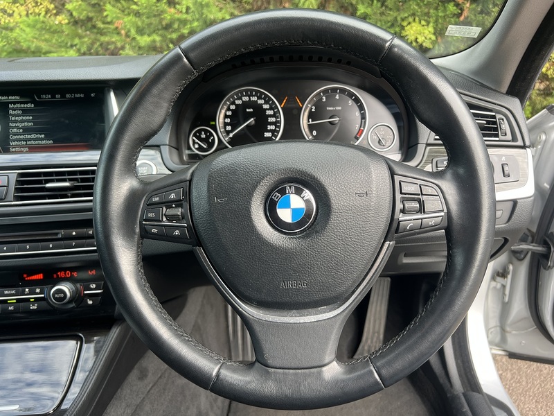 BMW 5 Series 520I Touring Luxury - U12706