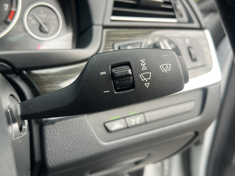 BMW 5 Series 520I Touring Luxury - U12706
