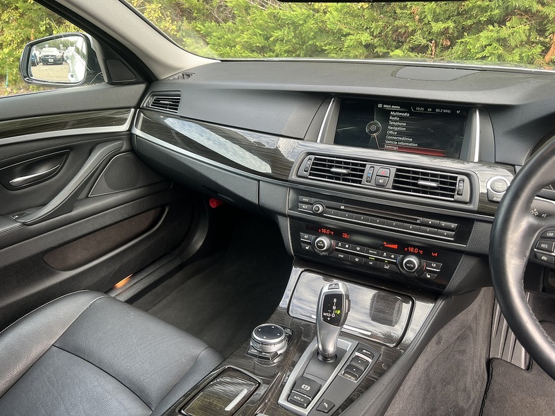 BMW 5 Series 520I Touring Luxury - U12706