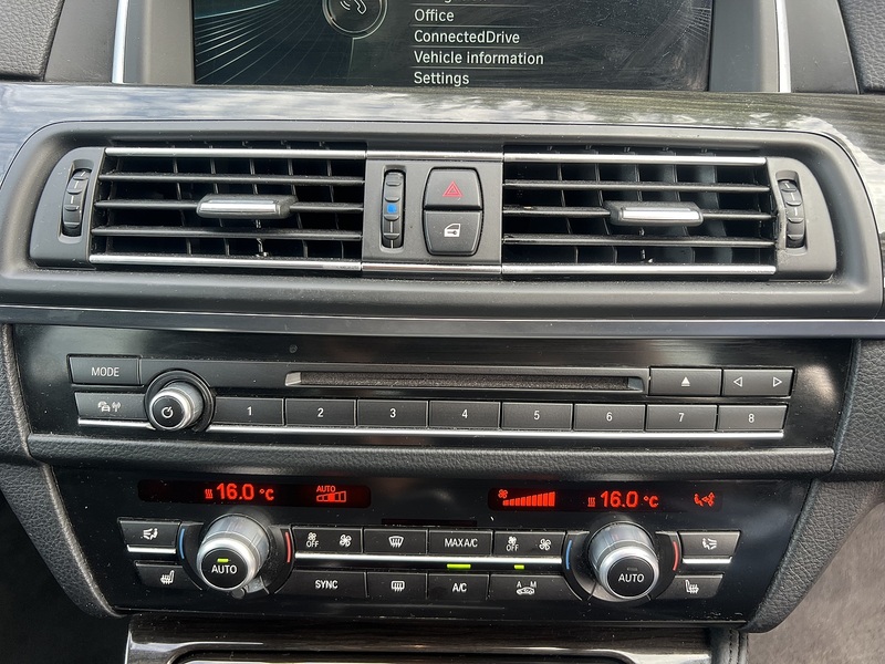 BMW 5 Series 520I Touring Luxury - U12706