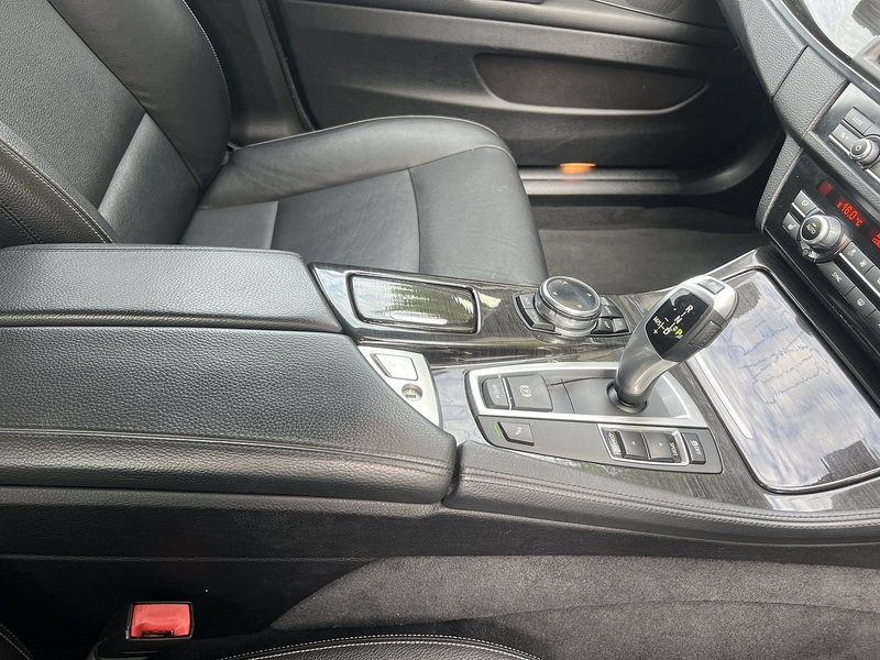 BMW 5 Series 520I Touring Luxury - U12706