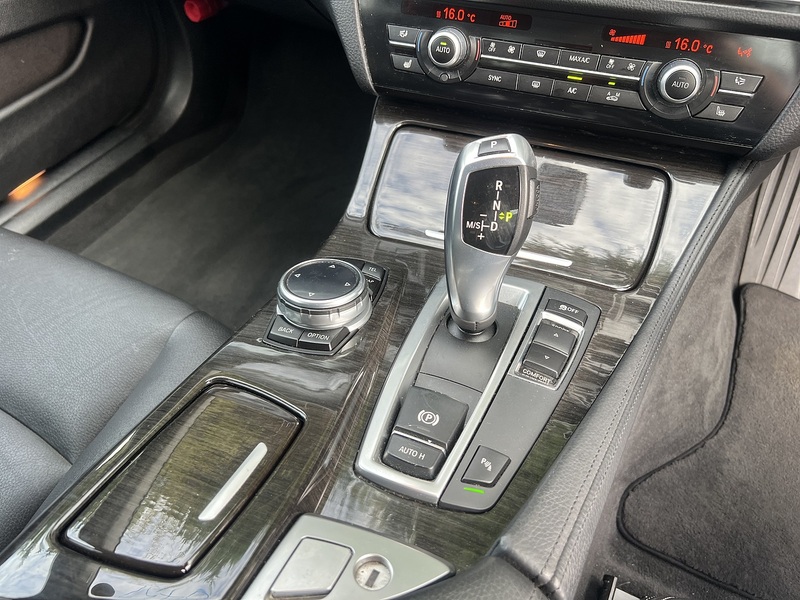 BMW 5 Series 520I Touring Luxury - U12706