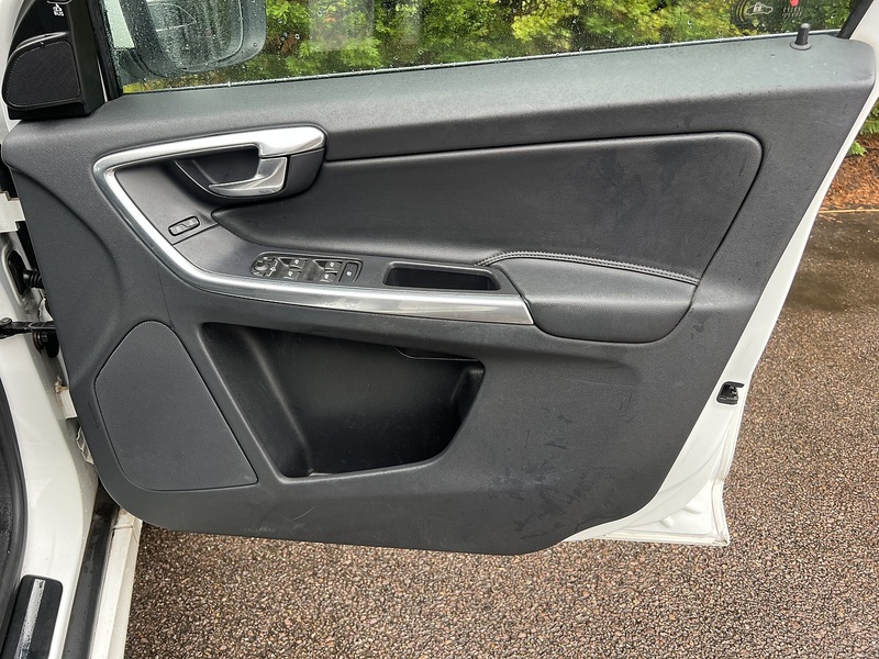 Volvo Xc60 D4 R-Design - U12708
