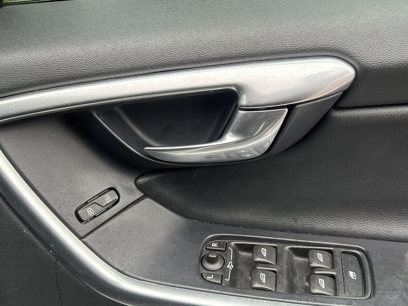 Volvo Xc60 D4 R-Design - U12708