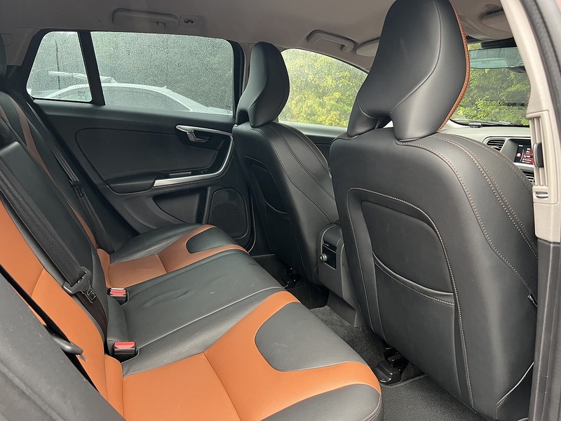 Volvo V60 T5 Cross Country Awd SE - U12721