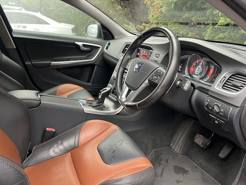Volvo V60 T5 Cross Country Awd SE - U12721
