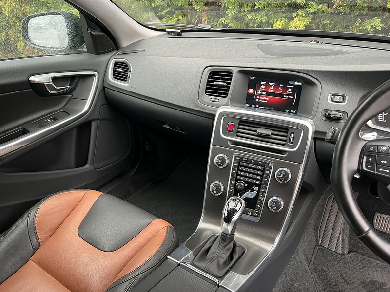 Volvo V60 T5 Cross Country Awd SE - U12721