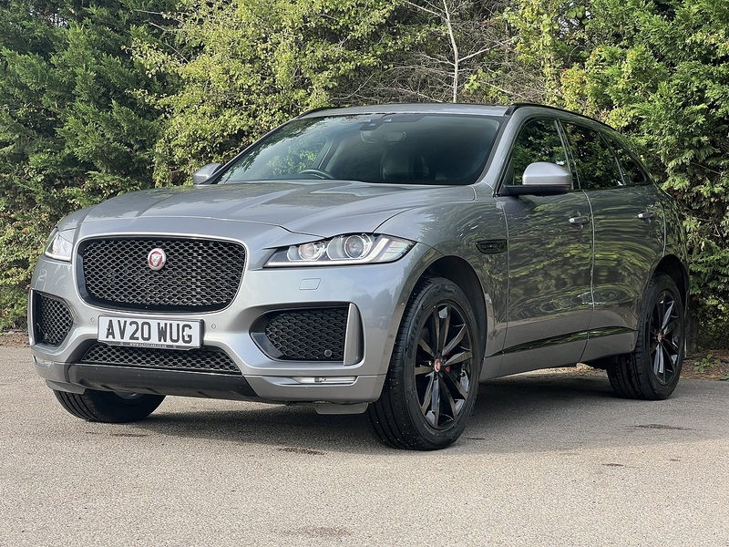 Jaguar F-PACE D180 Chequered Flag - U12724