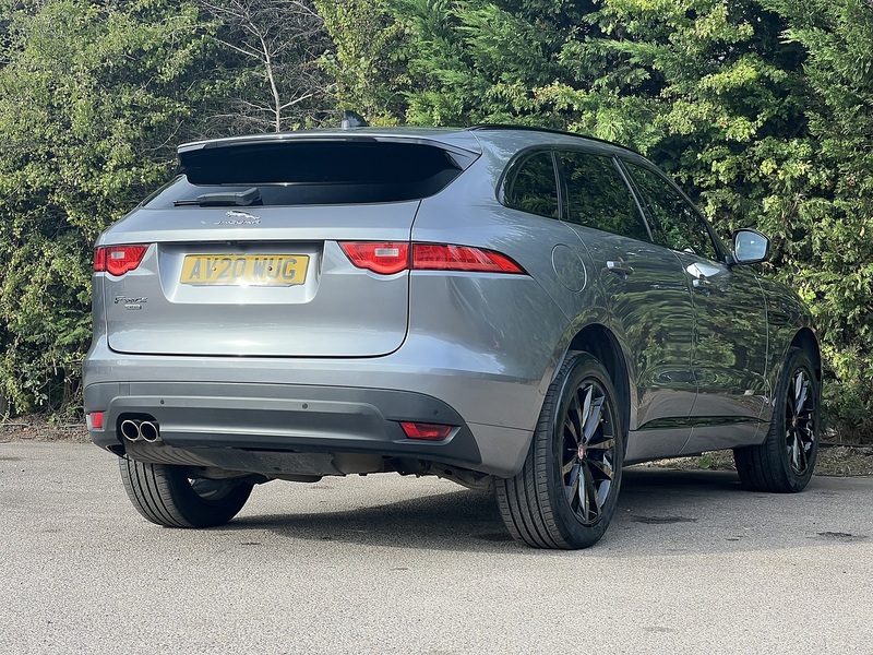 Jaguar F-PACE D180 Chequered Flag - U12724