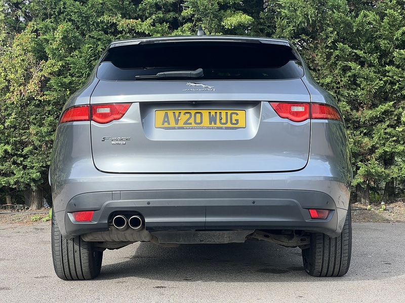 Jaguar F-PACE D180 Chequered Flag - U12724