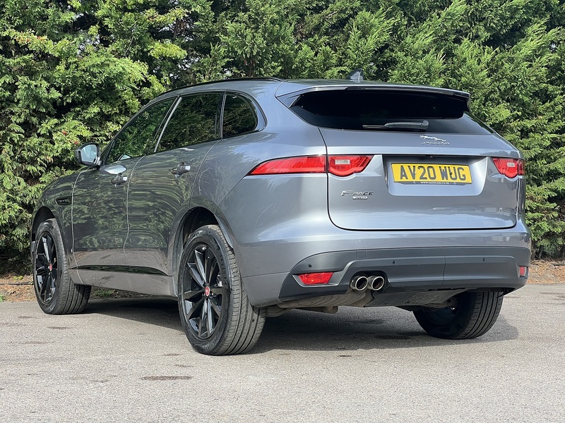 Jaguar F-PACE D180 Chequered Flag - U12724