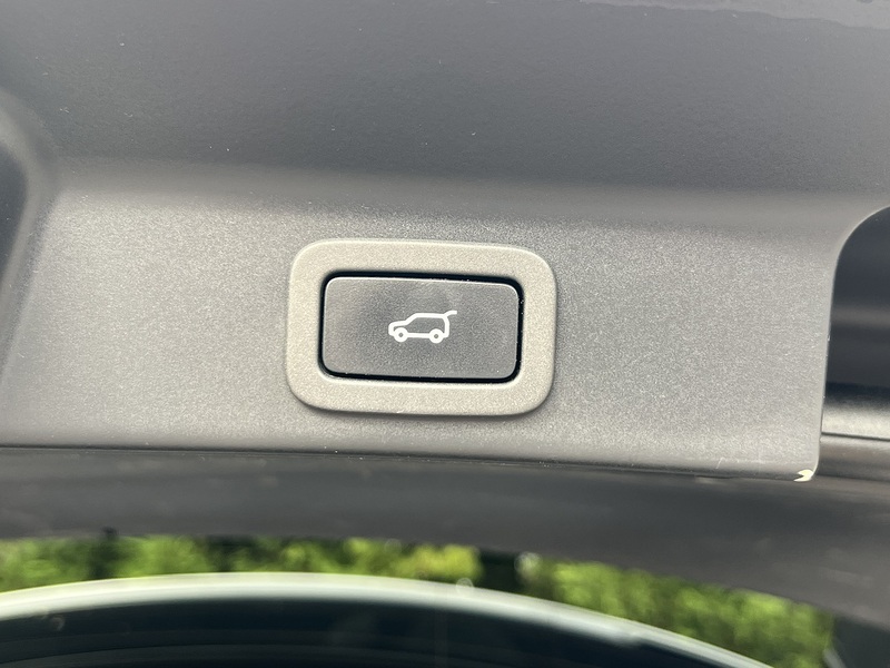 Jaguar F-PACE D180 Chequered Flag - U12724