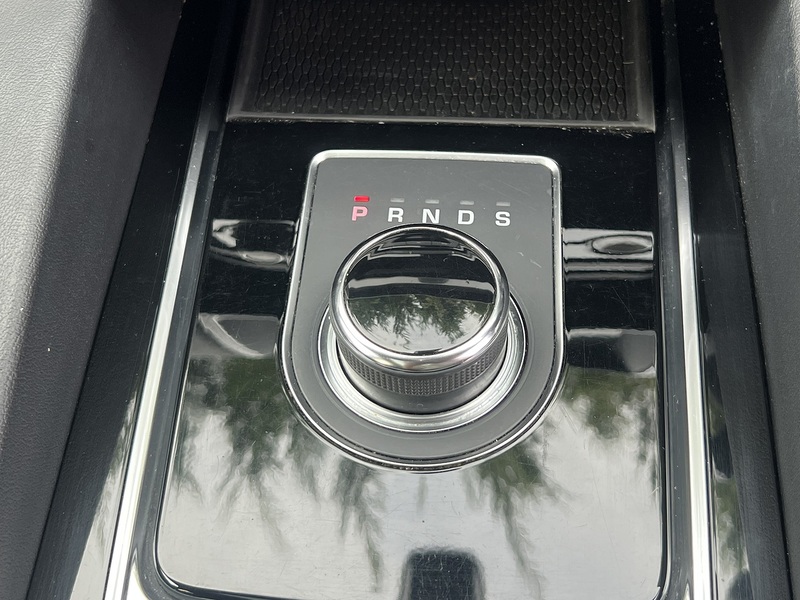 Jaguar F-PACE D180 Chequered Flag - U12724