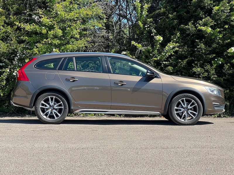 Volvo V60 T5 Cross Country Plus Awd - U12741