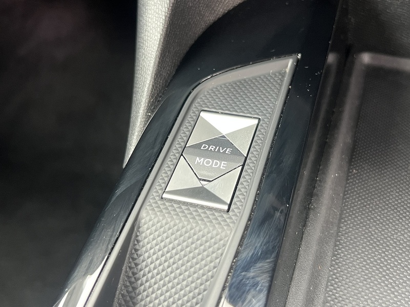 DS AUTOMOBILES DS 3 CROSSBACK E-TENSE Bastille - U12743