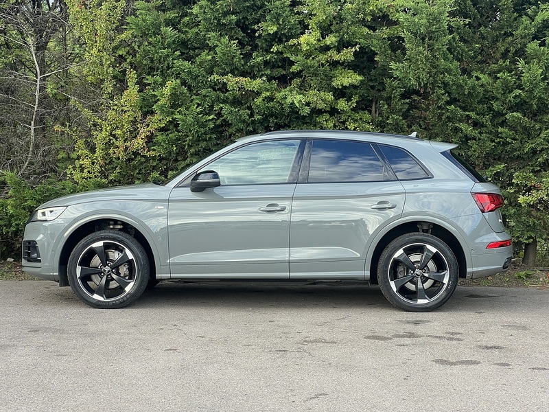 Audi Q5 TDI Black Edition - U12744