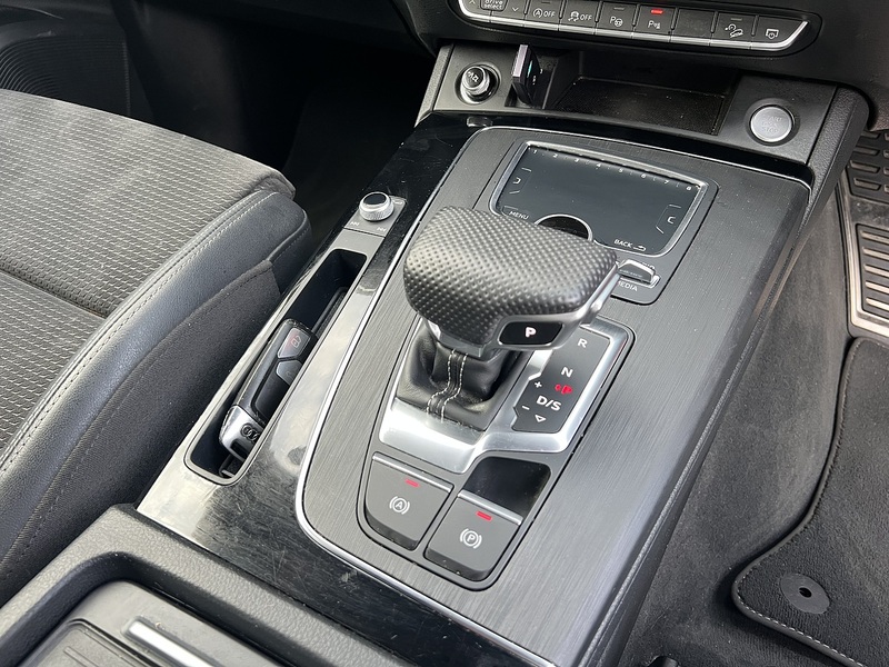 Audi Q5 TDI Black Edition - U12744