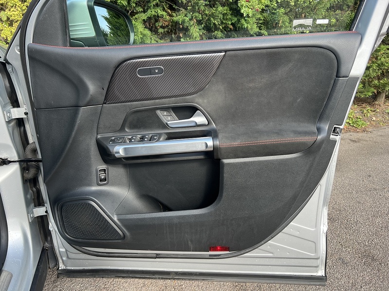 Mercedes-Benz GLB GLB200 AMG Line - U12763