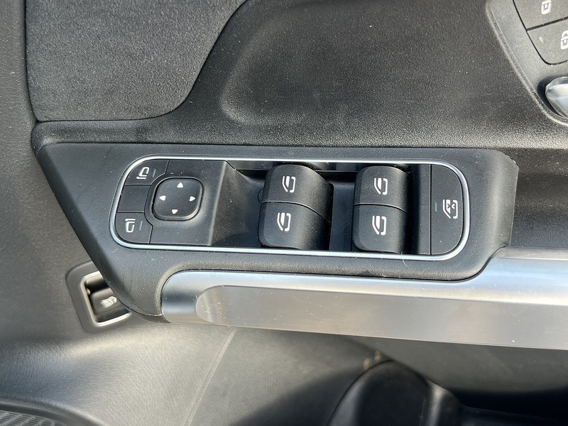 Mercedes-Benz GLB GLB200 AMG Line - U12763