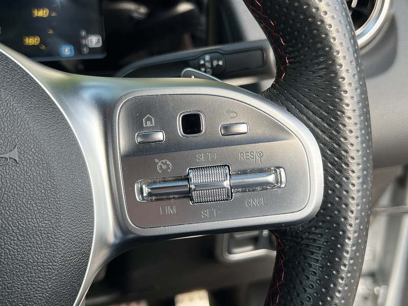 Mercedes-Benz GLB GLB200 AMG Line - U12763