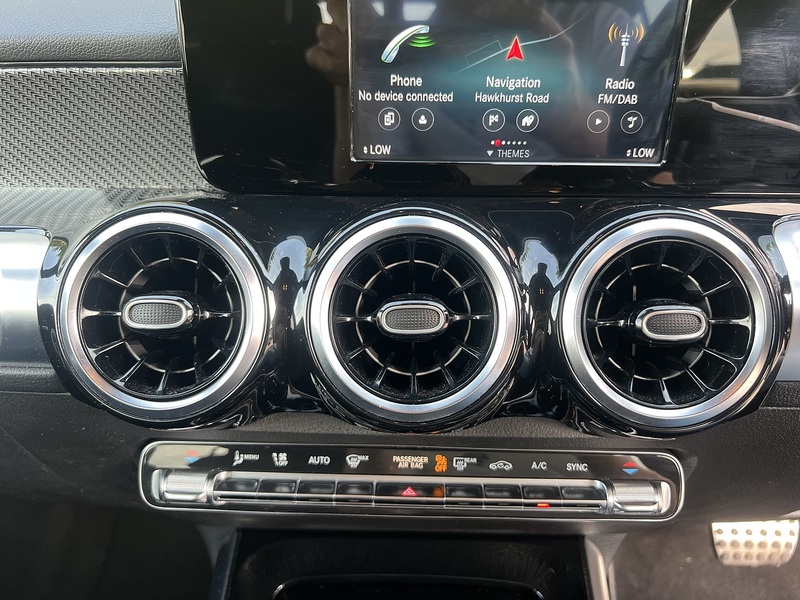 Mercedes-Benz GLB GLB200 AMG Line - U12763