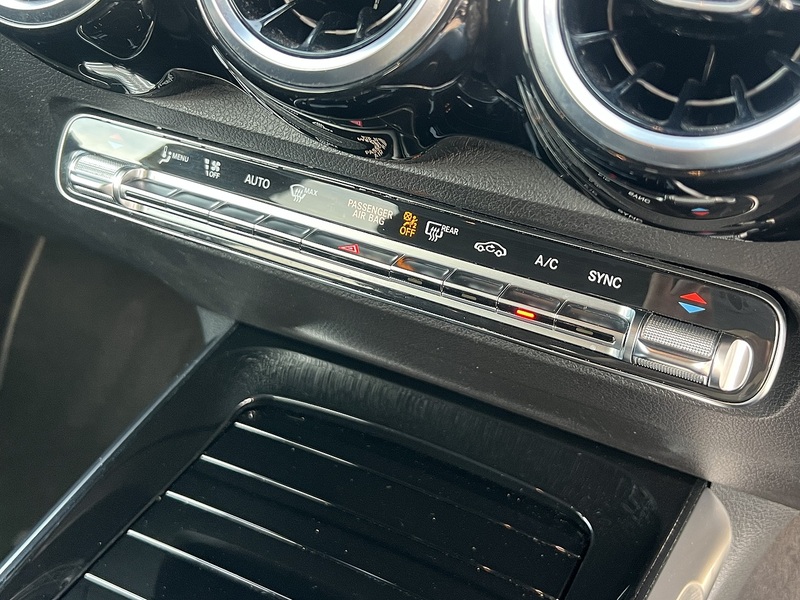 Mercedes-Benz GLB GLB200 AMG Line - U12763