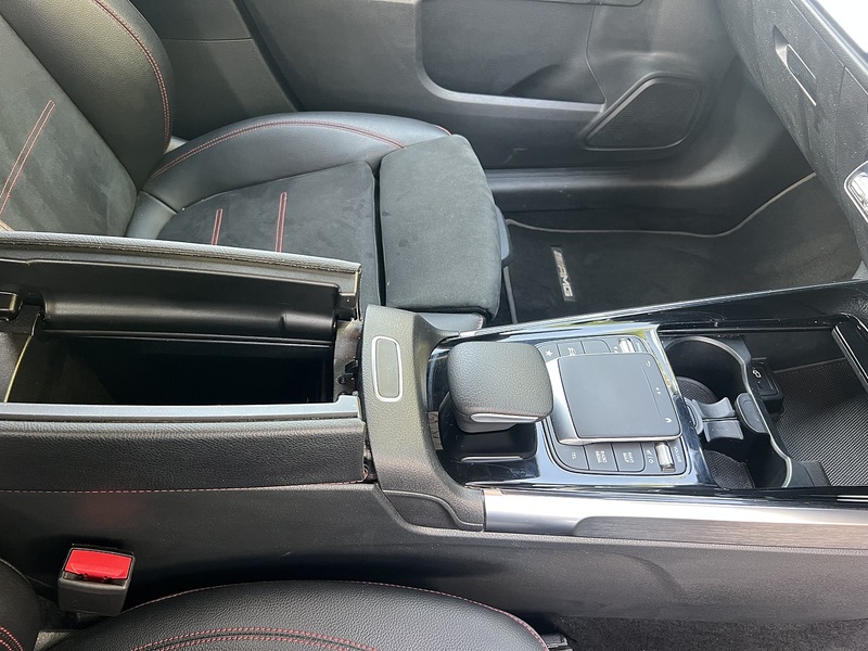 Mercedes-Benz GLB GLB200 AMG Line - U12763