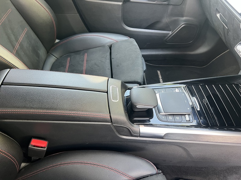 Mercedes-Benz GLB GLB200 AMG Line - U12763
