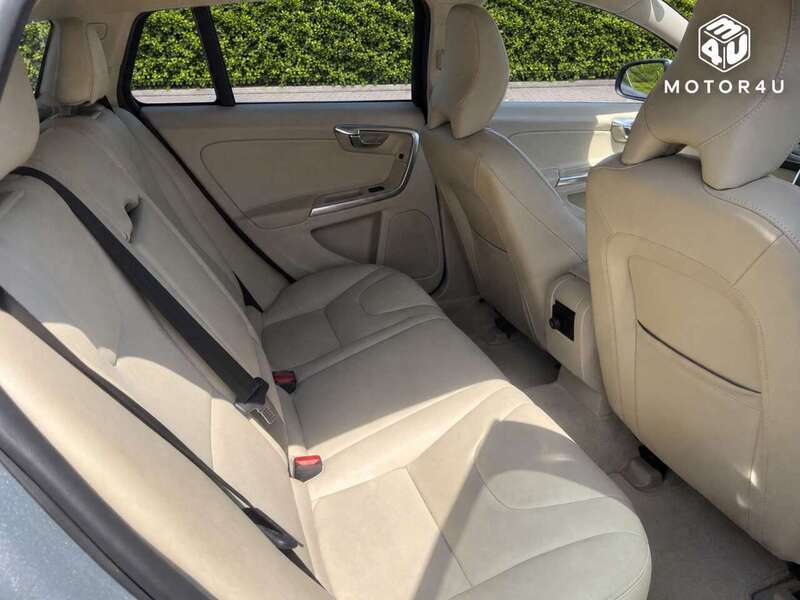 Volvo V60 D4 Se - U12767