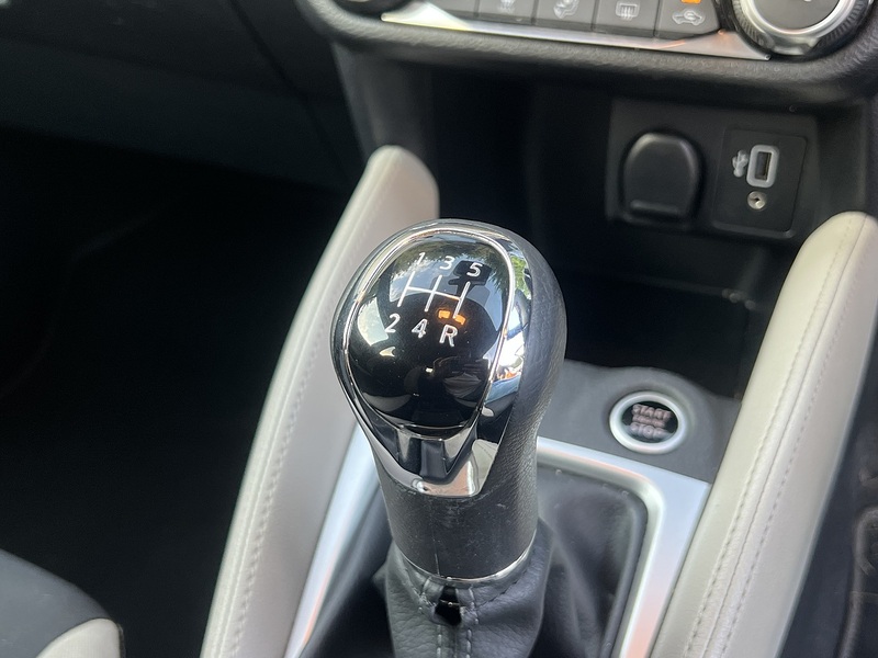Nissan Micra IG-T Tekna - U12777