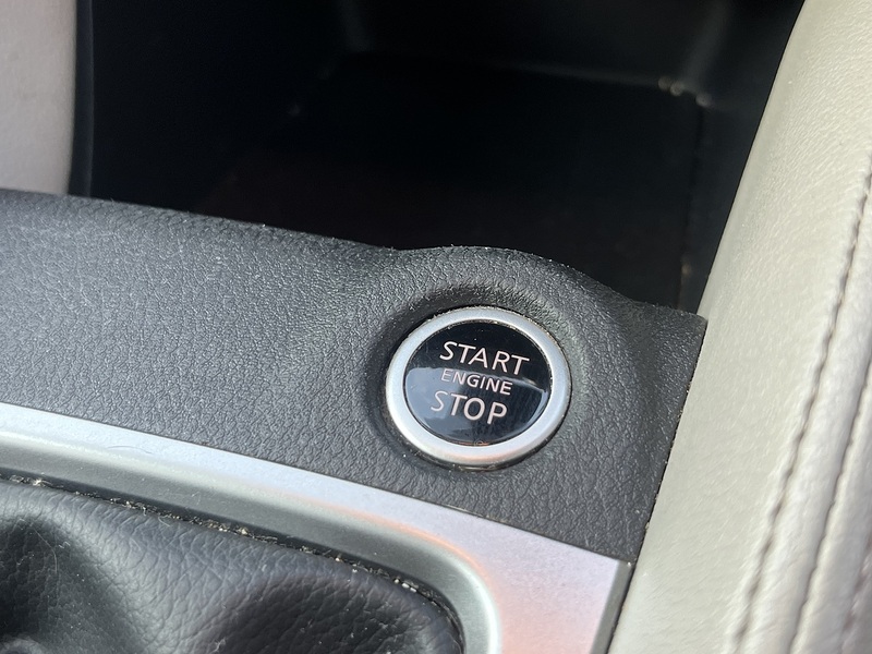 Nissan Micra IG-T Tekna - U12777