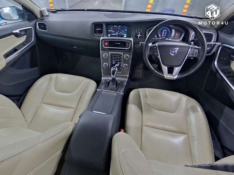 Volvo V60 T5 Cross Country AWD - U12784