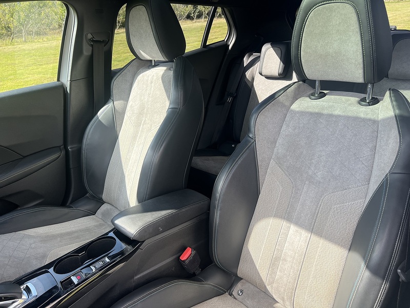 Peugeot e-2008 GT - U8270