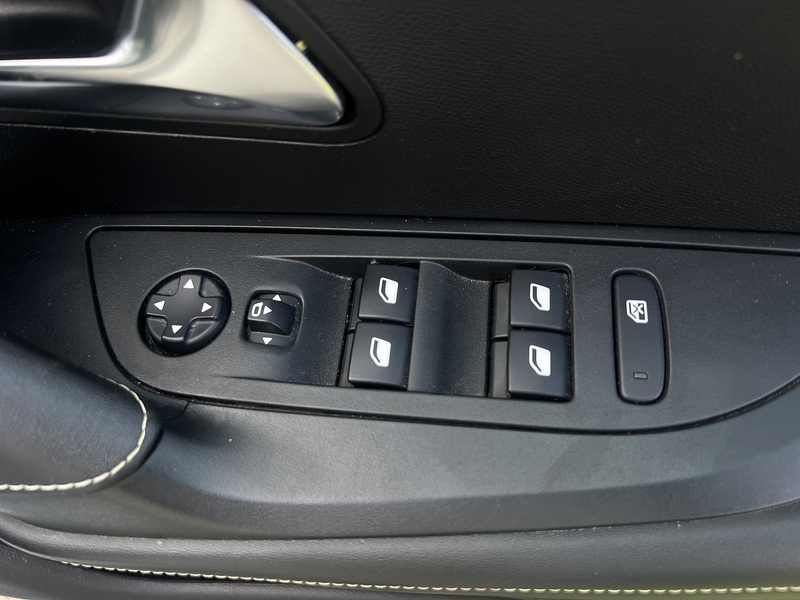 Peugeot e-2008 GT - U8270