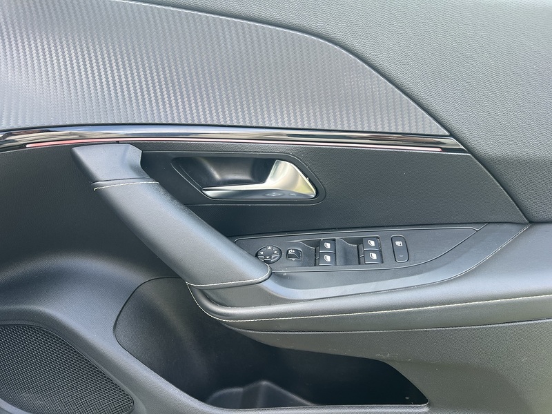 Peugeot e-2008 GT - U8270