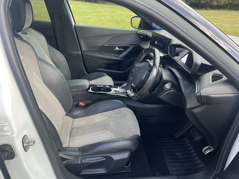 Peugeot e-2008 GT - U8270