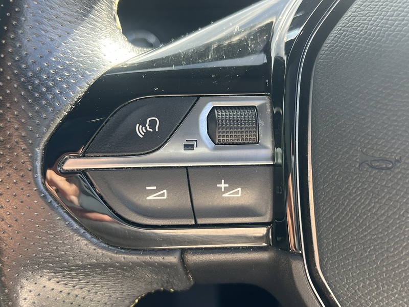 Peugeot e-2008 GT - U8270