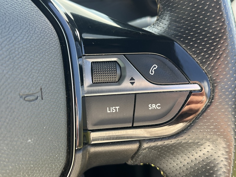 Peugeot e-2008 GT - U8270