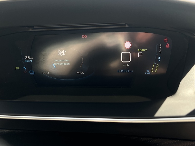 Peugeot e-2008 GT - U8270