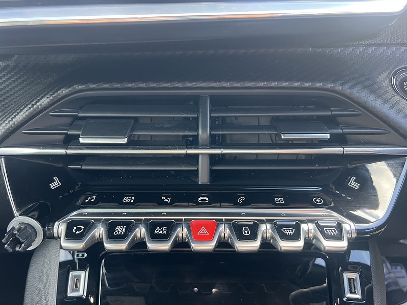 Peugeot e-2008 GT - U8270