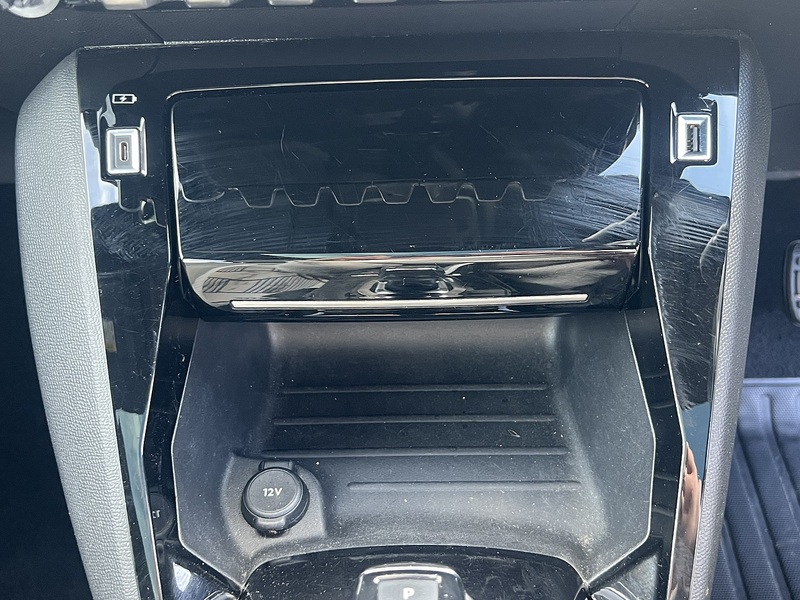 Peugeot e-2008 GT - U8270